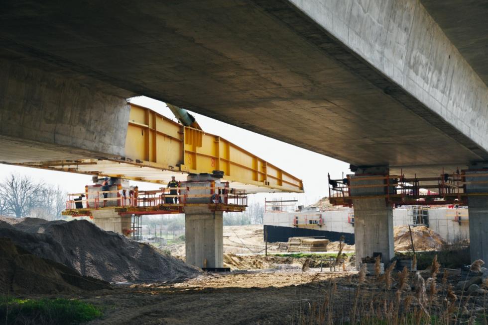 Mosty na Widawie i Ławie już niemal gotowe