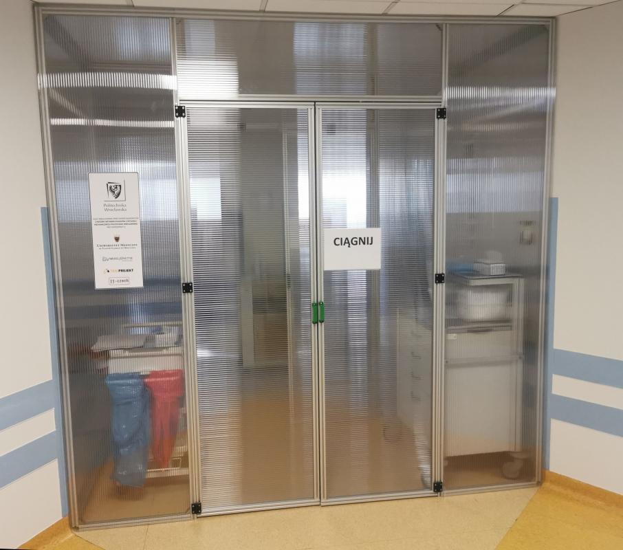 Ochronne śluzy z PWr w szpitalach w Legnicy i Wrocławiu